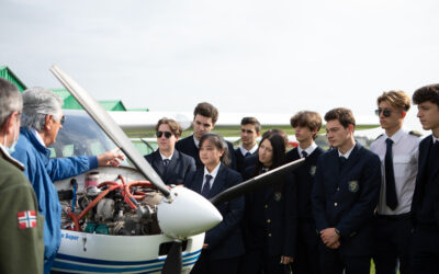 L’Importanza delle Esperienze Pratiche in un Istituto Tecnico Aeronautico: Volare Alto nell’Educazione